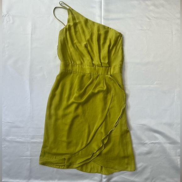 BCBGMAXAZRIA Asymmetrical OneShoulder Green Polyester Ruffle CocktailDress Size4 - Picture 1 of 13